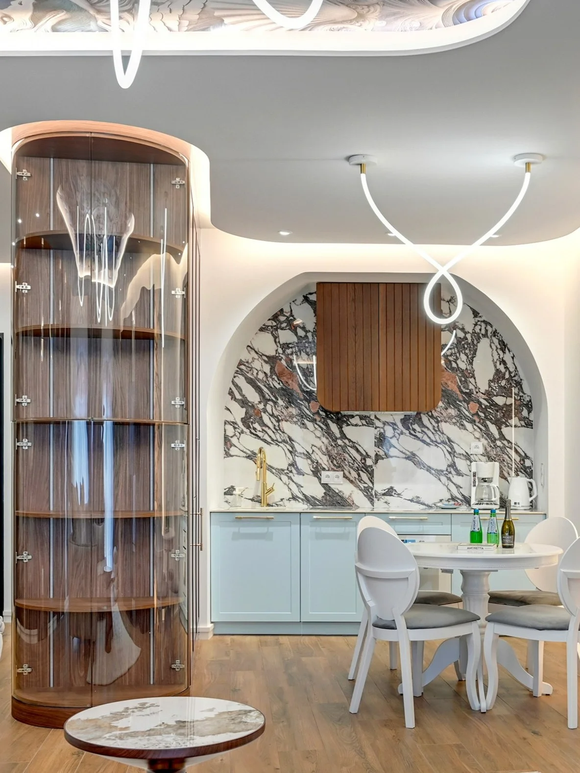 Project — display cabinet, curved glass